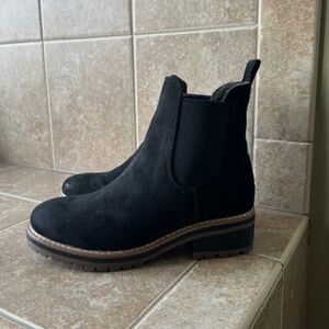 Kensie suede chelsea boot. New. Worn once. Size 7. Super comfy!